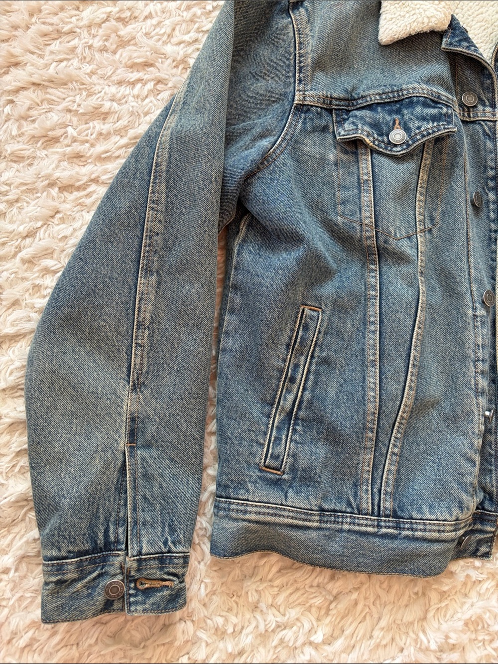 ๐ด Old Navy Men's Sherpa Lined Denim Jean Jacket - Picture 2 of 7
